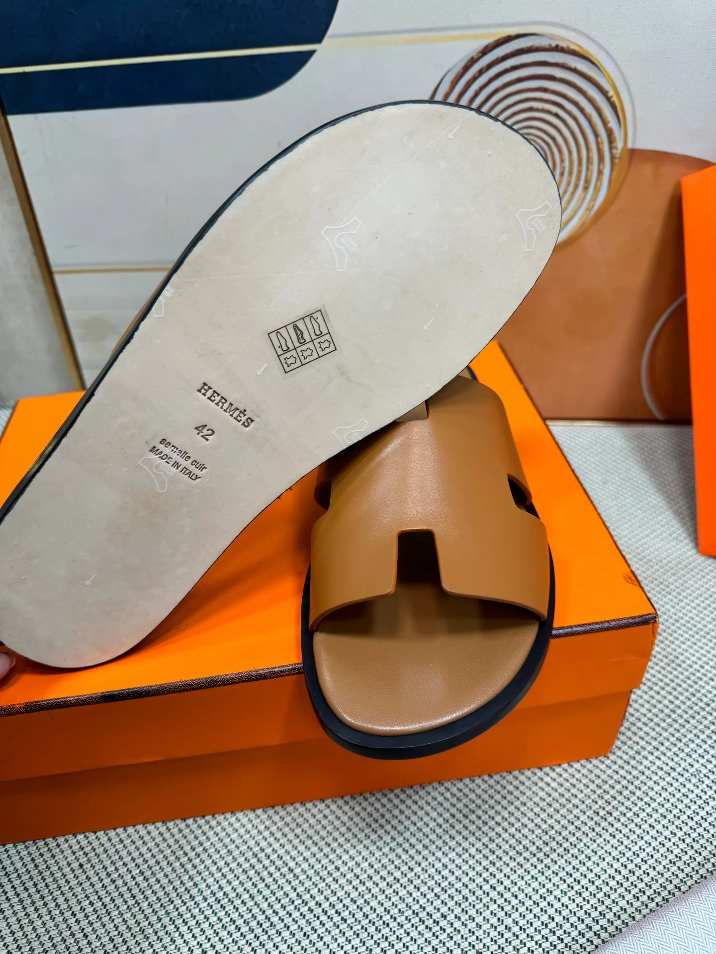 👟👟Ex-factory price 560👟👟 "HERMES" [Classic Original Version] Hermès; Top 🔝 Purchasing Agency 🔍🔍 Men's Latest 🇺🇸 Counter Sales Simultaneously, Original Imported from Italy: Silk Cowhide · Prominent (High-end · Nobility · Grade) Exquisite Workmanship (Italian 🇮🇹 Imported Water Dye Brand Wear-resistant ultra-thousand leather feet) Soles: Original soles specially provided by the original factory, ⚠exclusive double-layer movable rubber molded outsole; super comfortable, wear-resistant, non-slip, environmentally friendly🌳🌳🌳, real photos taken🎬The real ones are more beautiful🔍🔍 (high quality, single goods), you can enter and exit the counter at will* Code number: 38·39·40·41·42·43·44# (45# can be customized) (46 47➕30 customization is not returnable) Welcome to place an order...☕